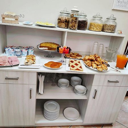 Hotel Piscina La Suite Prossedi Dış mekan fotoğraf