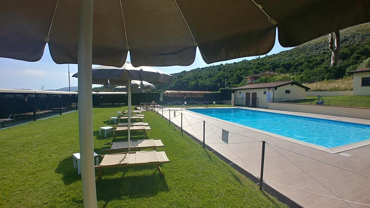Hotel Piscina La Suite Prossedi Dış mekan fotoğraf