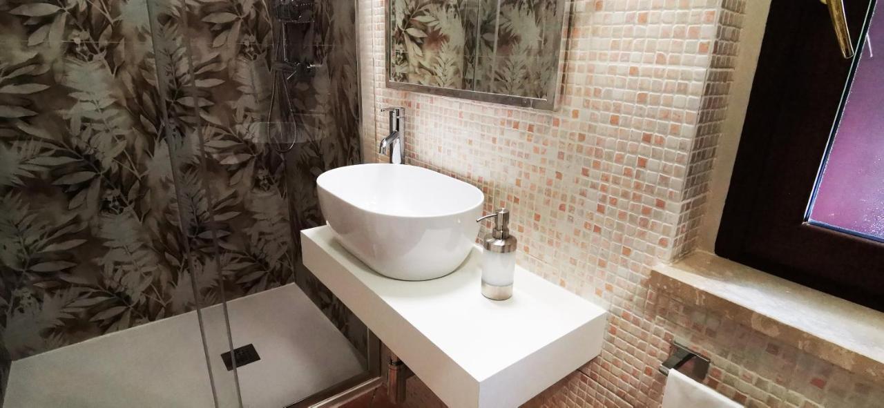 Hotel Piscina La Suite Prossedi Dış mekan fotoğraf