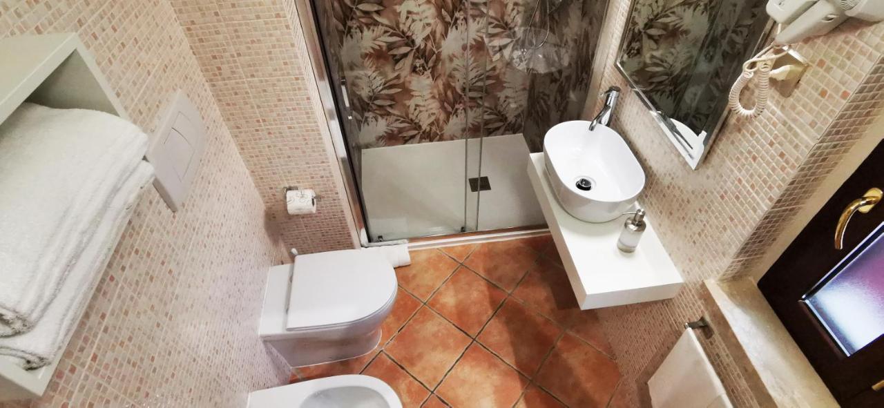 Hotel Piscina La Suite Prossedi Dış mekan fotoğraf