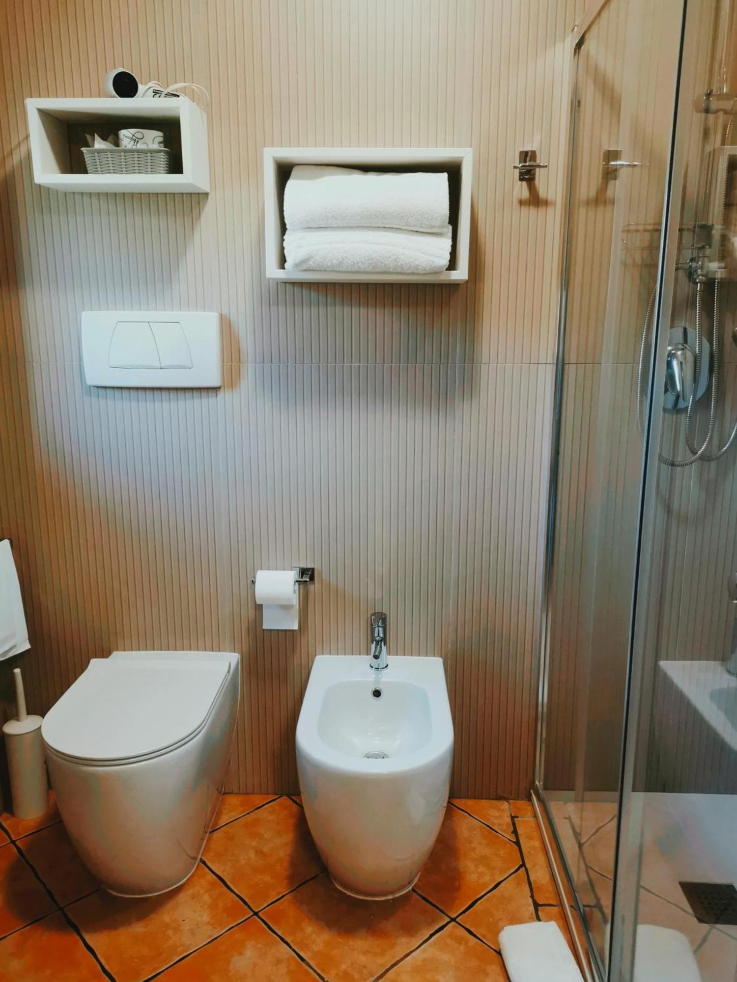 Hotel Piscina La Suite Prossedi Dış mekan fotoğraf