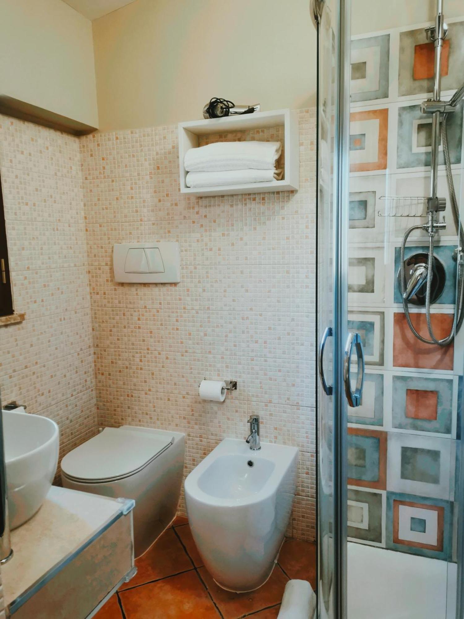 Hotel Piscina La Suite Prossedi Dış mekan fotoğraf