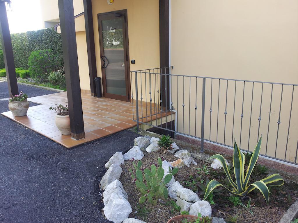 Hotel Piscina La Suite Prossedi Dış mekan fotoğraf